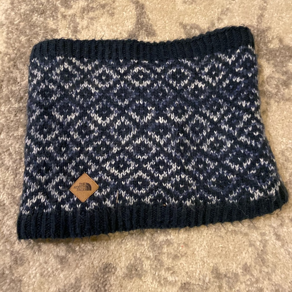 North face scarf